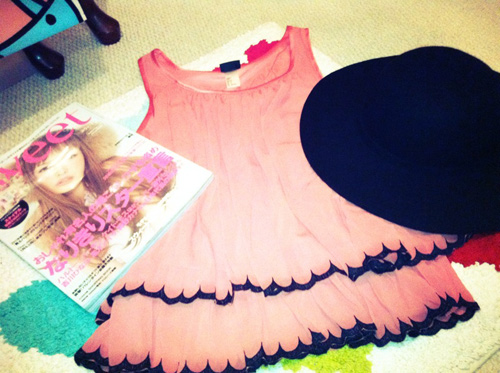 Sweet magazine, H&M top, and the black felt hat from Urban Outfitters