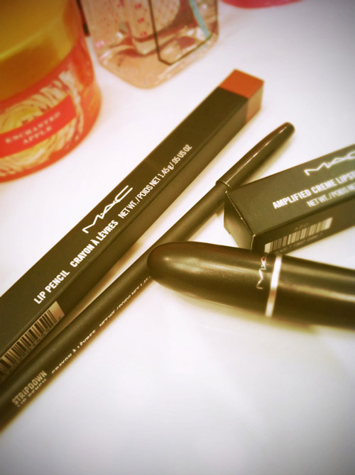 Packaging is sexy in simplicity~~ I want to do that MAC return recycle policy where you get a free lipstick for like 6 empty/used containers of lipstick, eyeshadow, so on